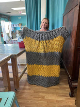 Chunky Knit Blanket Workshop - Sunday, November 12th 1:00 PM