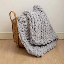Chunky Knit Blanket Workshop - Sunday, November 26th 2:00 PM